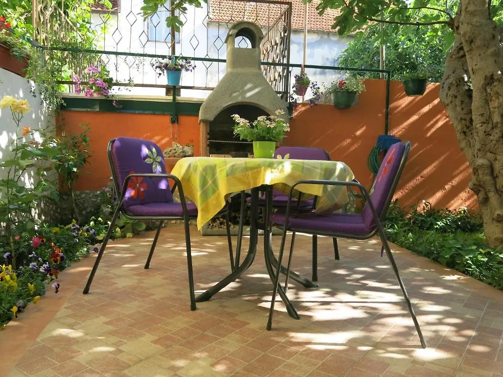 Apartments In Trogir 0*,